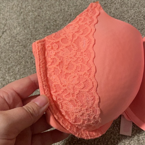 Victoria Secret Demi Bra - Picture 2 of 5